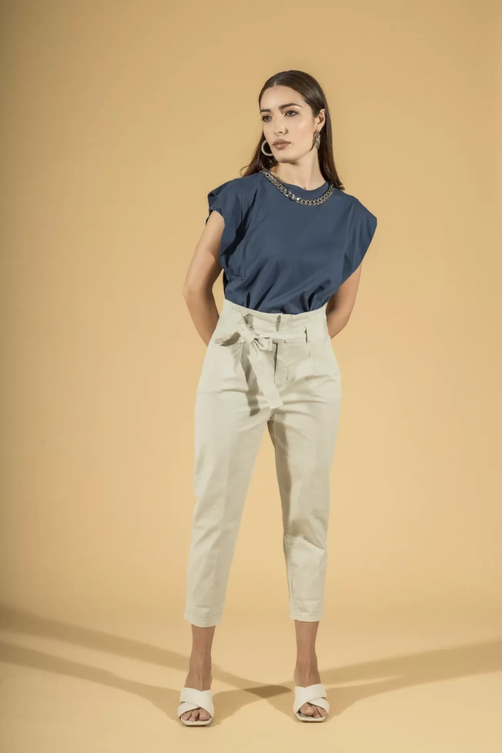 MAGLIA CORTA SMANICATA COTONE CON COLLANA – DGP1330