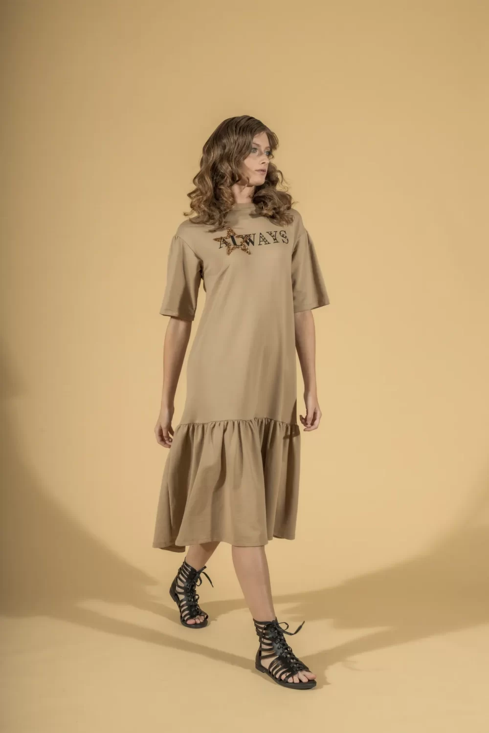 ABITO FELPA MM CON SCRITTA E VOLANT – DGP1335