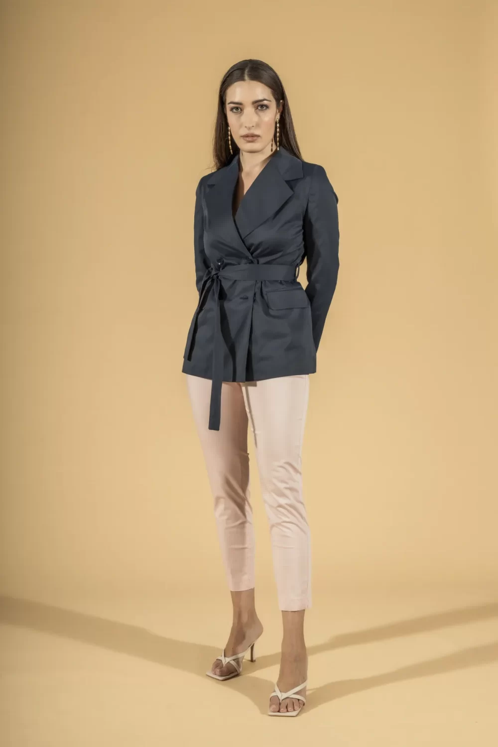 TRENCH CORTO DOPPIO PETTO – DGP1563