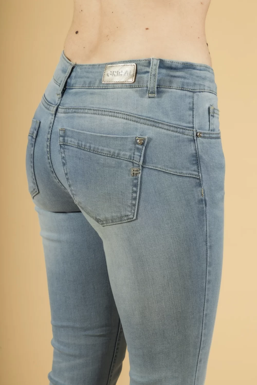 JEANS SKINNY BASICO LAVAGGIO CHIARO – DGP70°