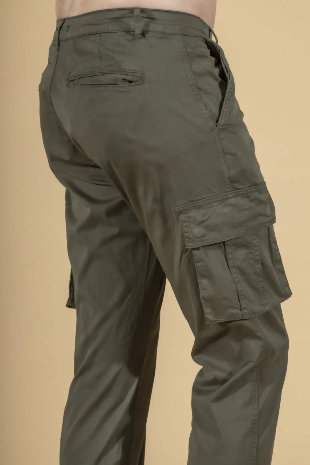 PANTALONE CON TASCONI – UGP505°