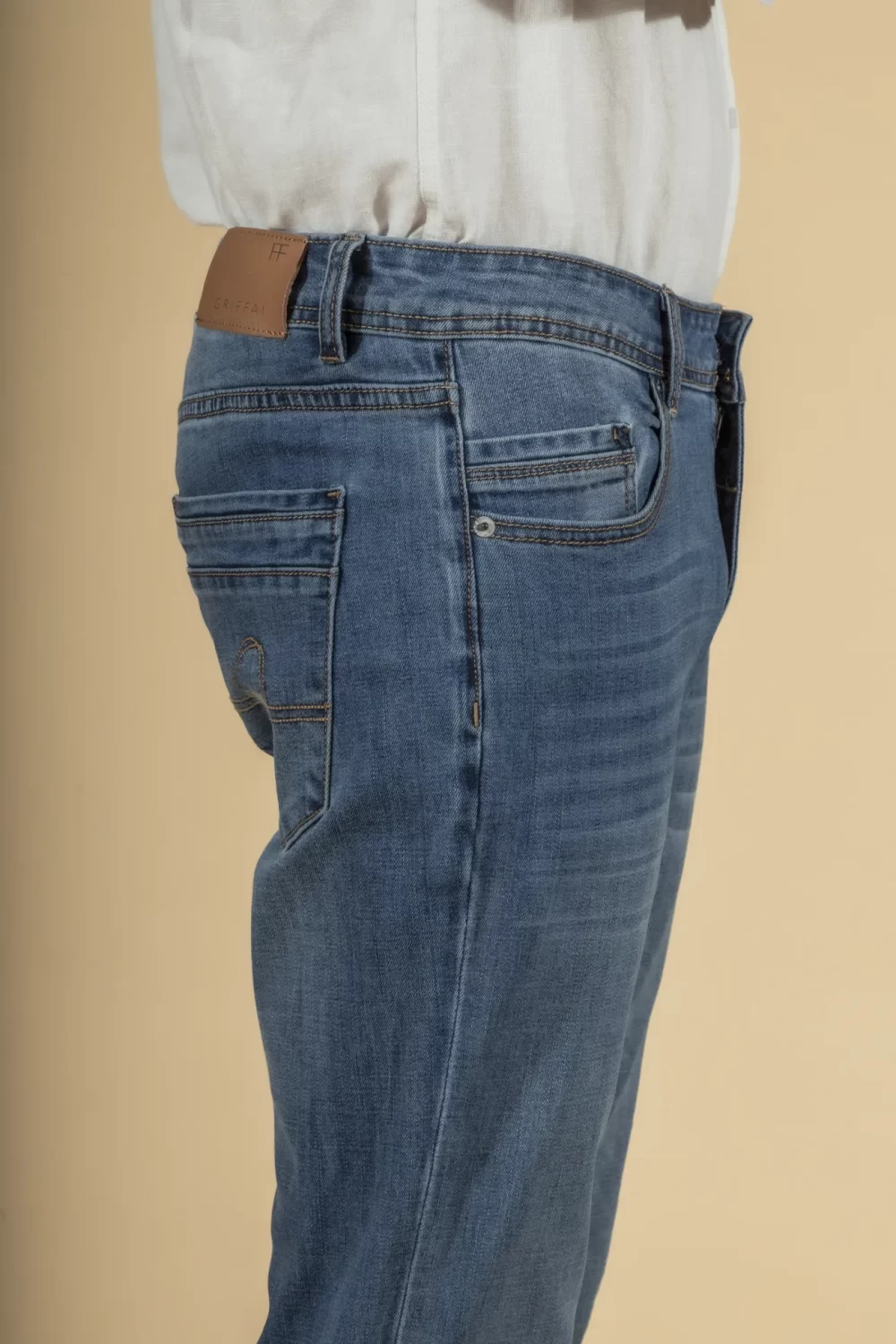 JEANS 5 TASCHE LAVAGGIO CHIARO – UGP508°