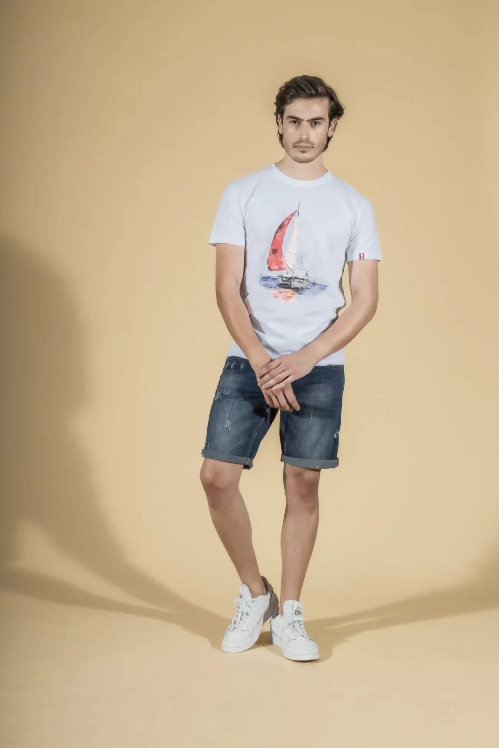 T SHIRT STAMPA BARCE A VELA – UGP702