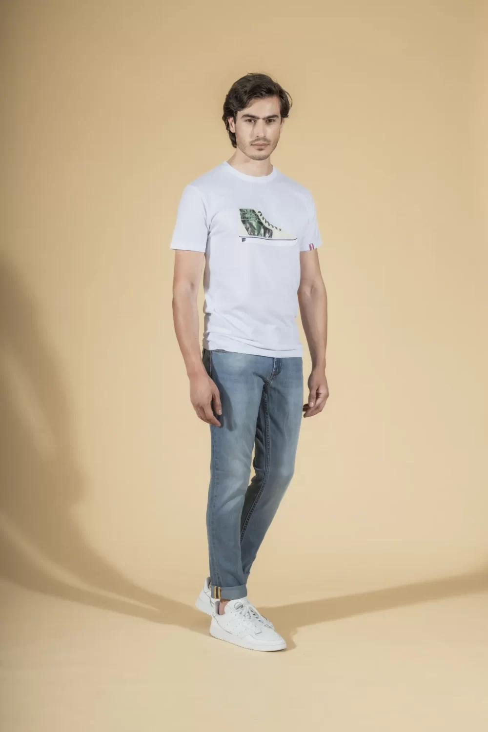 T SHIRT SCARPA CON APPLICAZIONE – UGP703