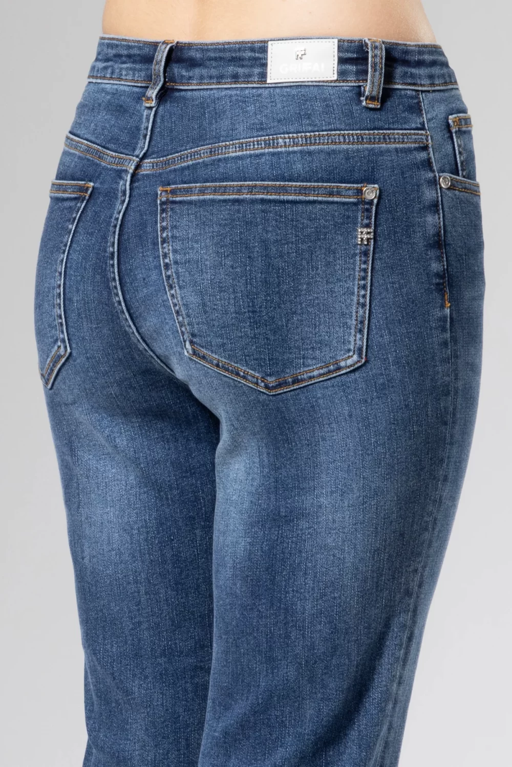 JEANS SLOUCHY CON BOTTONI – DGF2018