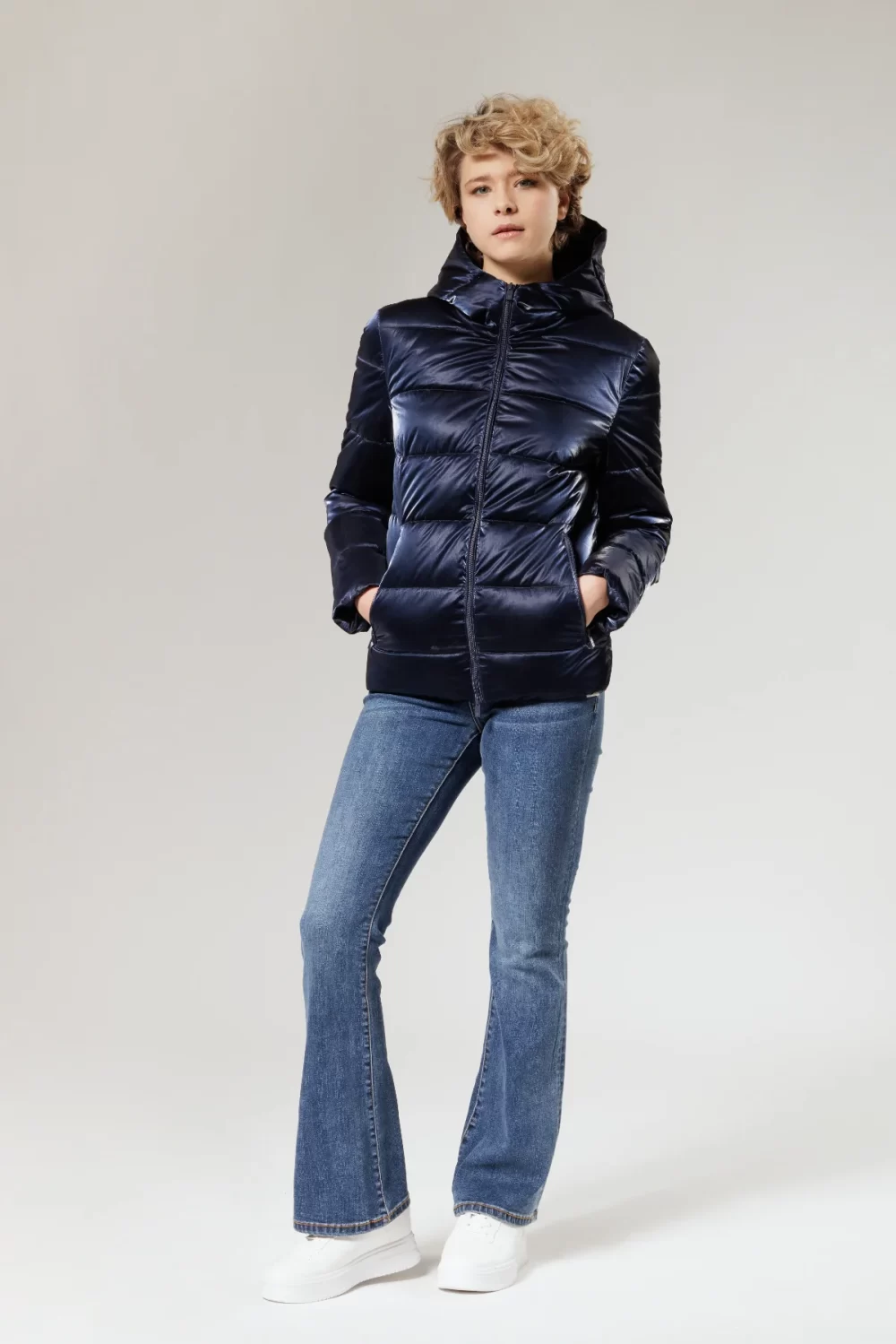 GIUBBINO CORTO CON CAPPUCCIO NYLON LIQUID – DGF2253