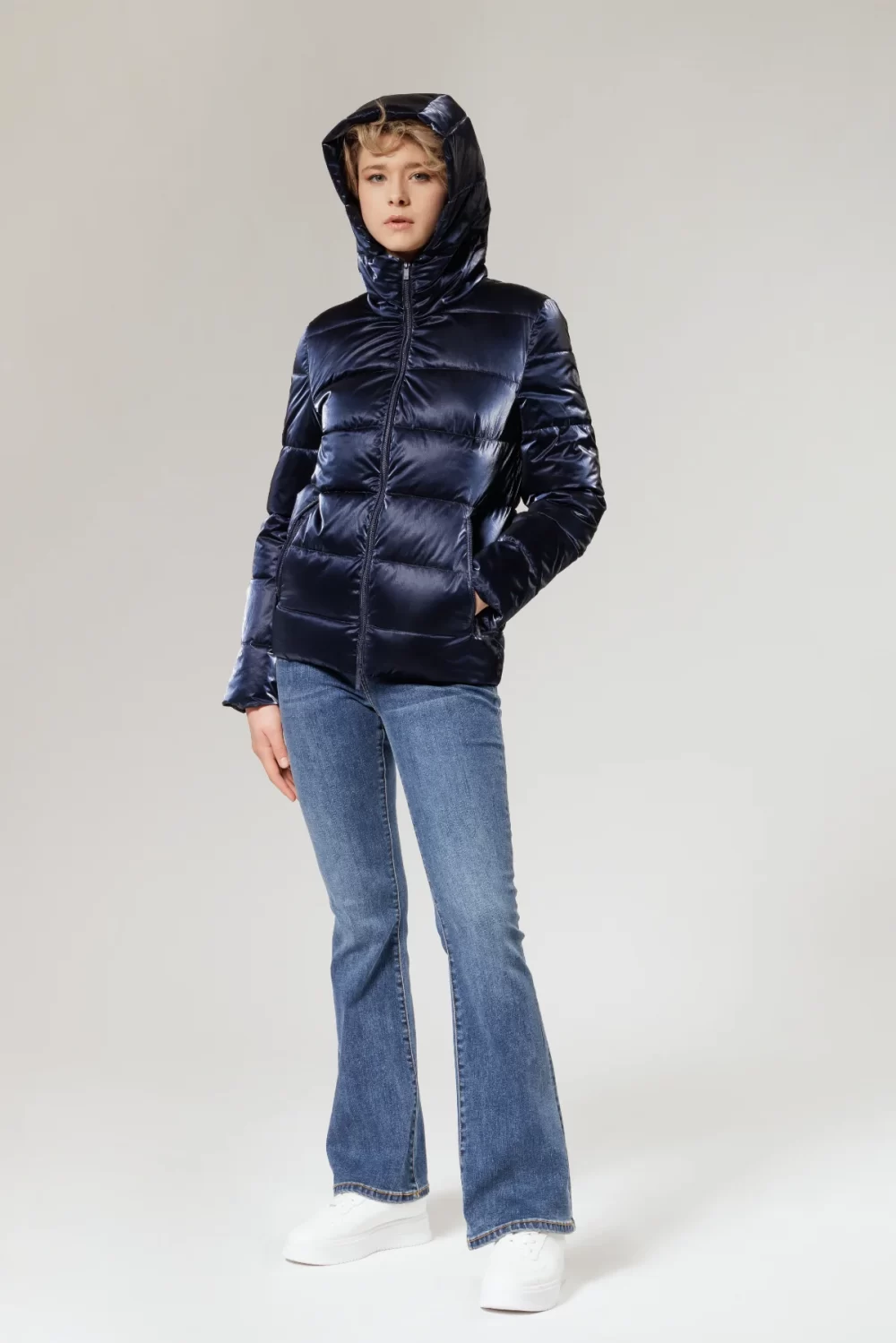 GIUBBINO CORTO CON CAPPUCCIO NYLON LIQUID – DGF2253