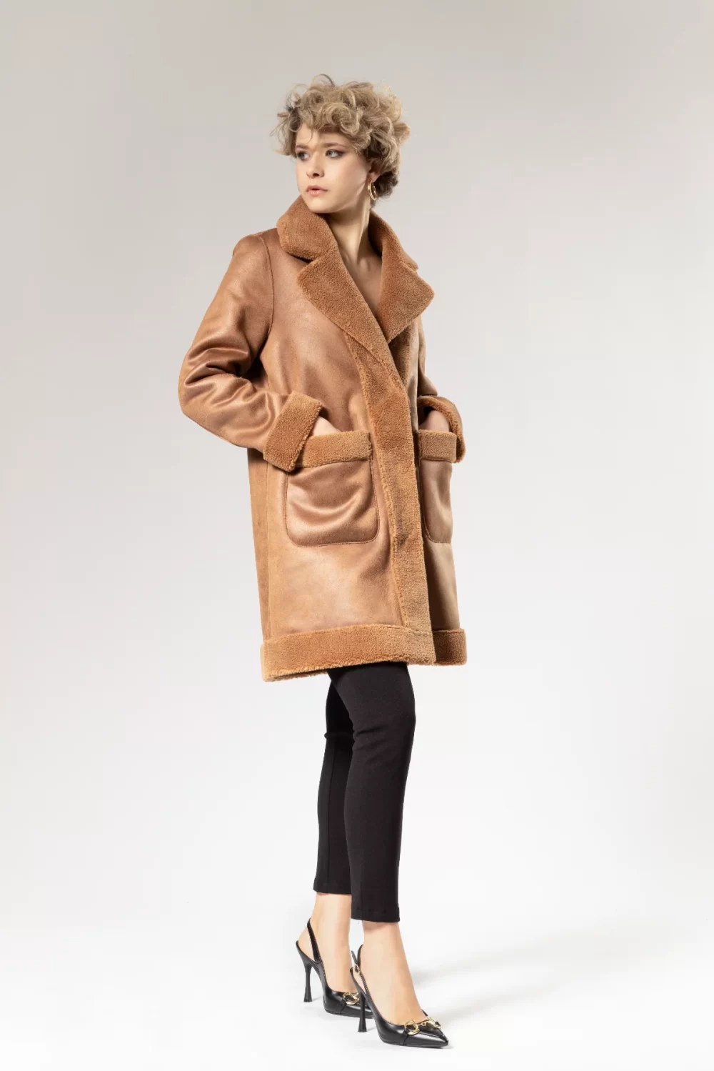 MONTONE LUNGO CON TASCHE – DGF2256