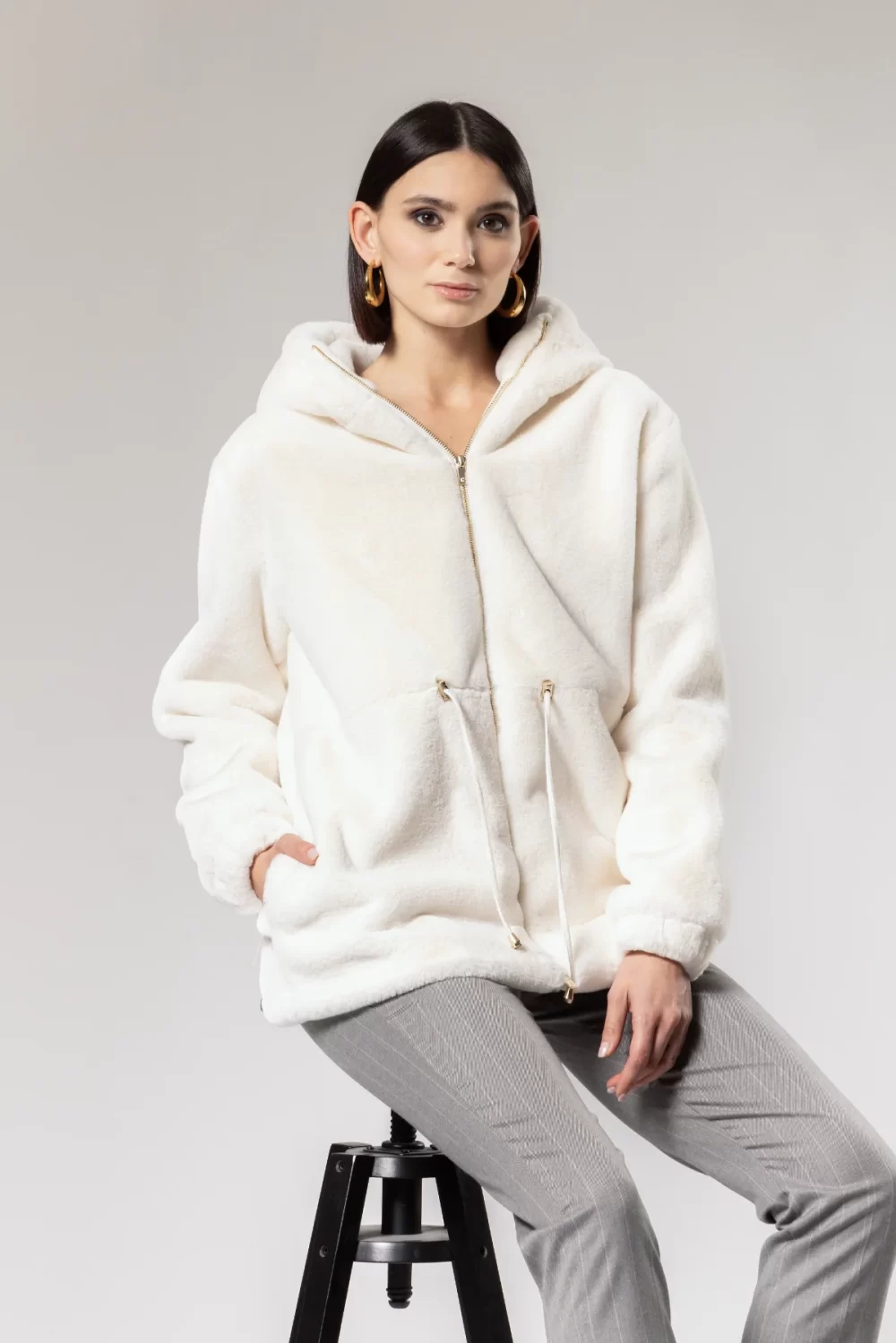 PELLICCIA CON CAPPUCCIO E LACCETTO VITA – DGF2257