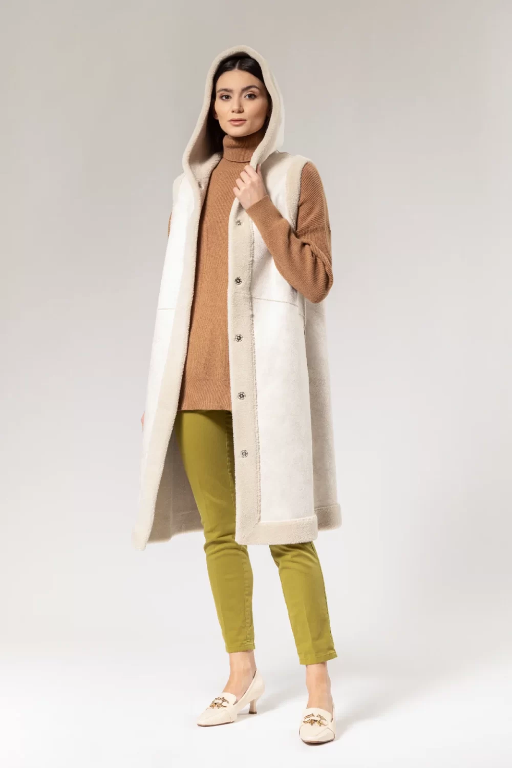 GILET MONTONE LUNGO CON CAPPUCCIO – DGF2263