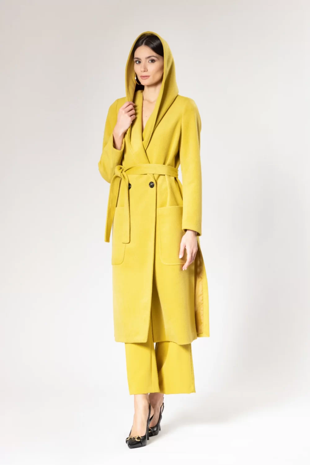 CAPPOTTO LUNGO DOPPIO PETTO CON CINTA E CAPPUCCIO – DGF2370°