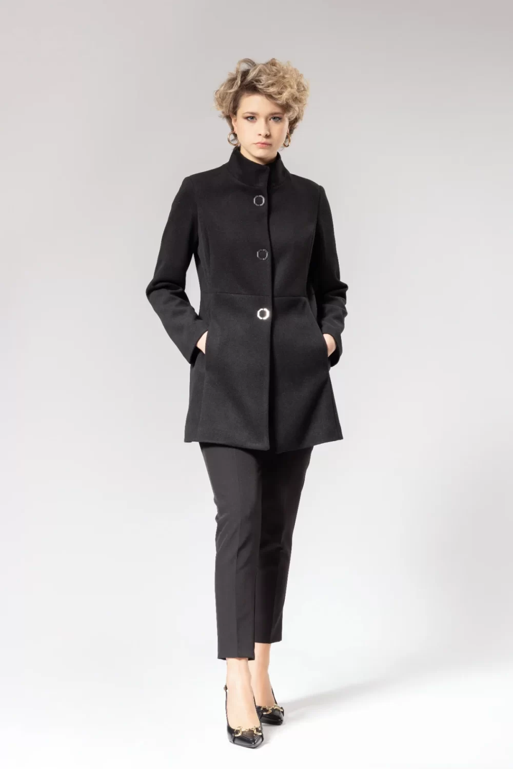 CAPPOTTO CORTO CON SCOLLO PISTAGNA – DGF2372°