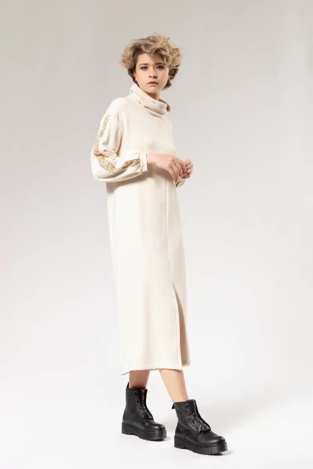 ABITO LUNGO FELPA CON MAN PALLONCINO E APPLIC. PAI – DGF2807°