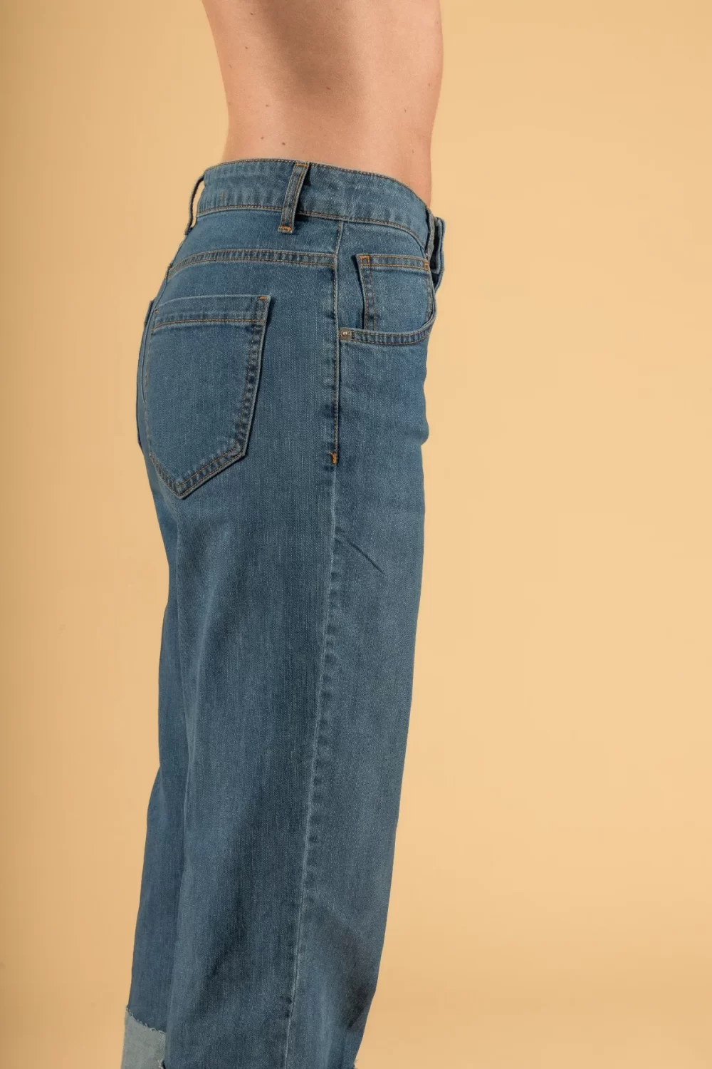 JEANS AMPIO CON PIEGONE – DGP1503°