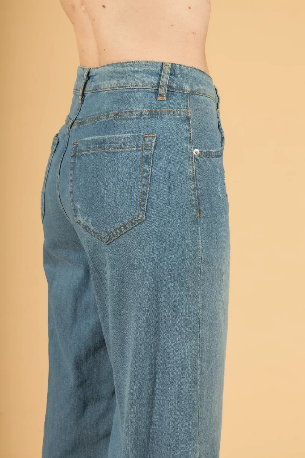 JEANS A PALAZZO CON ABRASIONI – DGP1504°