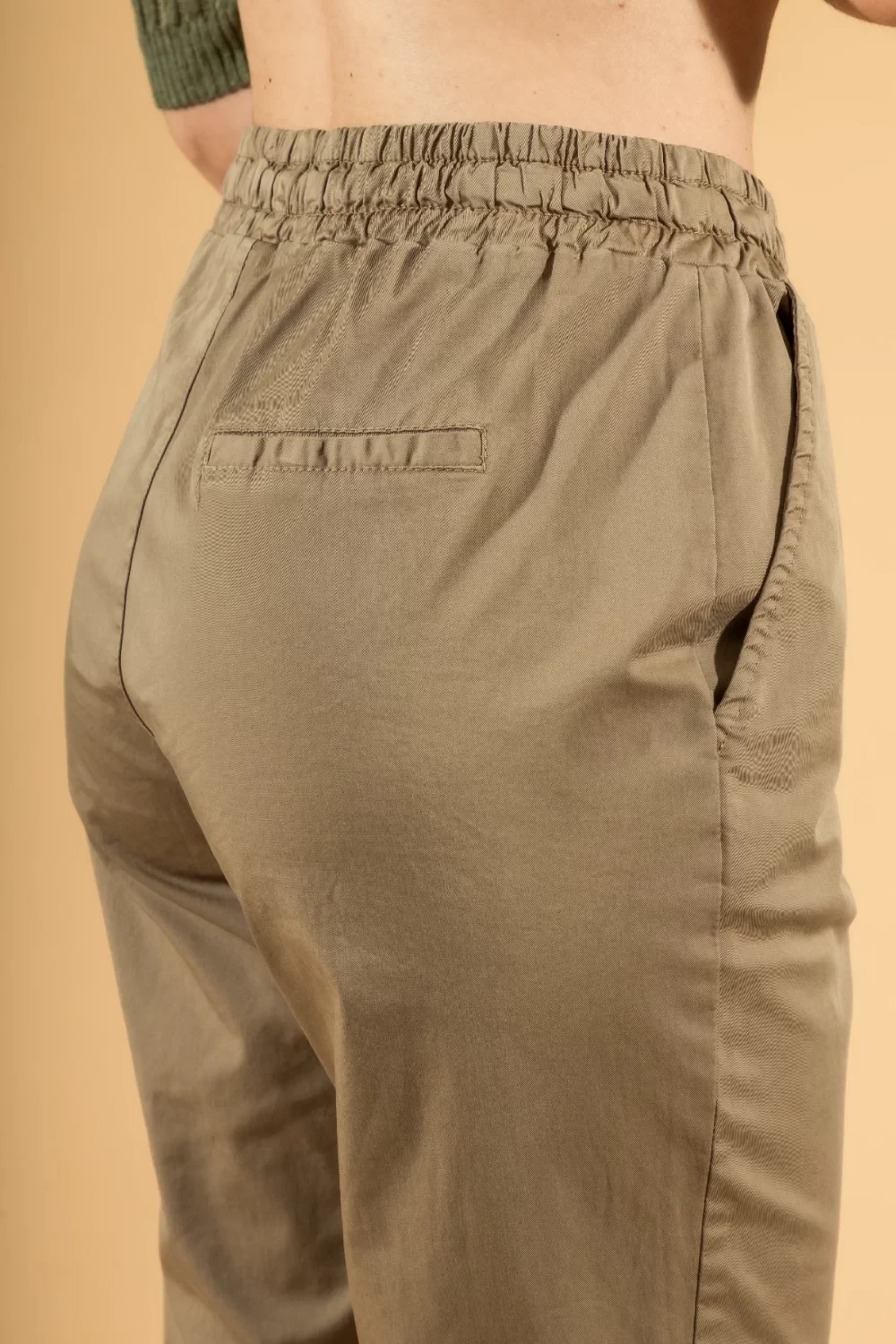 PANTALONE CAPRI CON COULISSE GABARDINA – DGP1521°