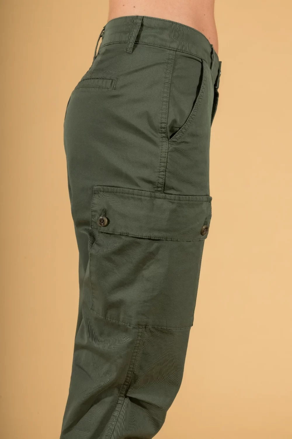 PANTALONE CON TASCONI GABARDINA – DGP1529°